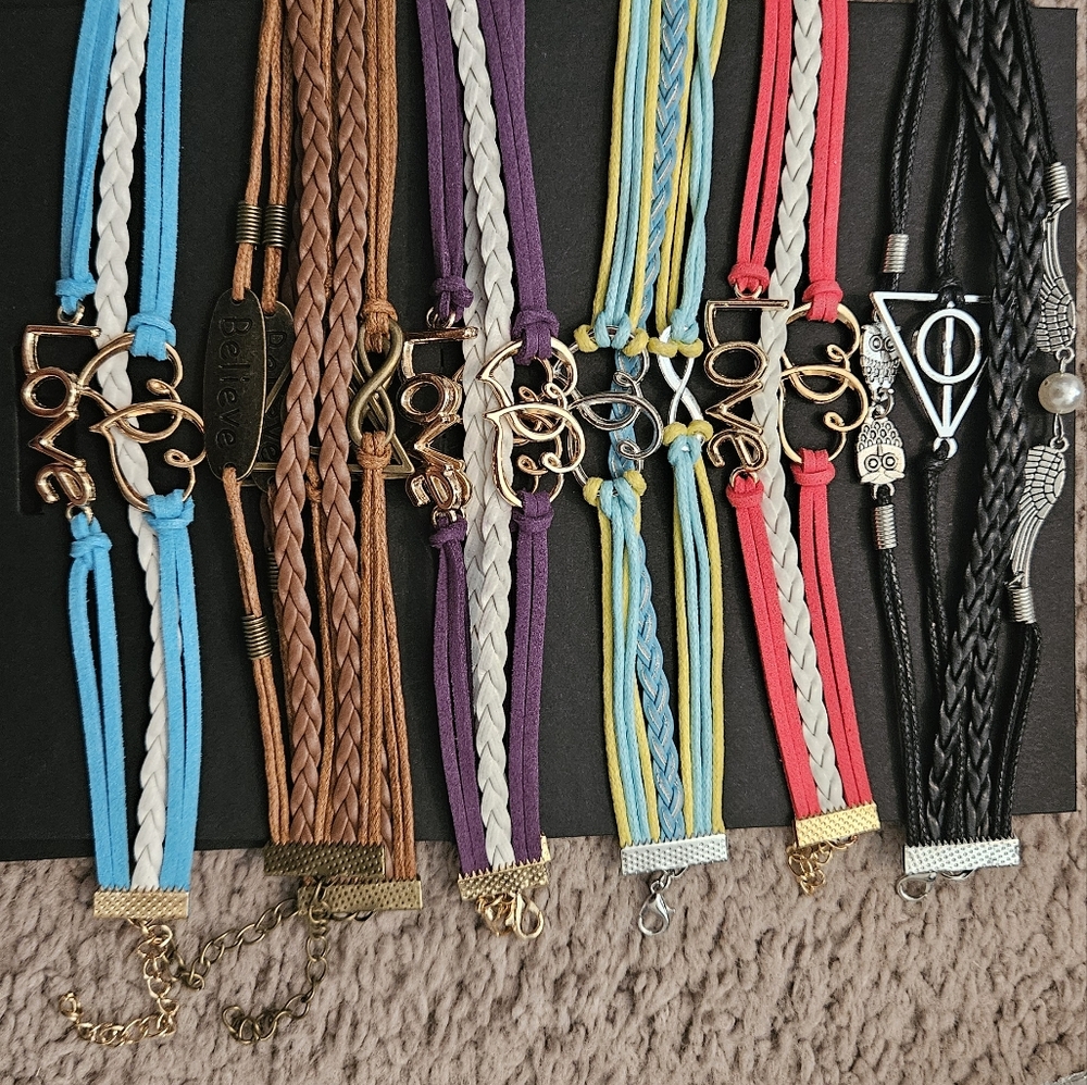 Variety of bracelets 8 per bag